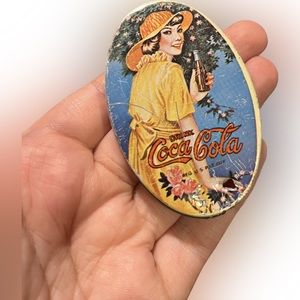 Vintage Coca Cola Lady In Dress & Floral Hat Smiling Pill Tin Case Rare Unique